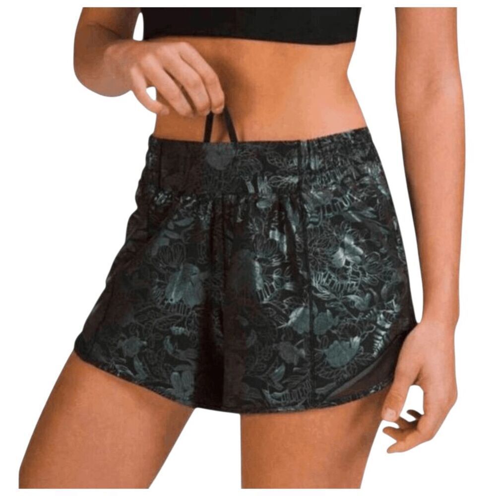 LULULEMON ATHLETICA Hotty Hot Low-Rise Short Size 4Tall